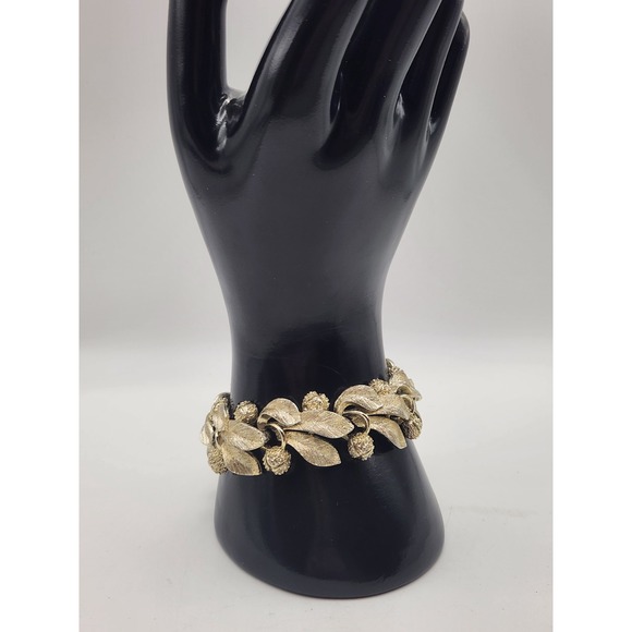 Lisner Jewelry - Lisner Vintage Gold Tone Leaf and Berry Link Bracelet Mid Century Botanical 7.25